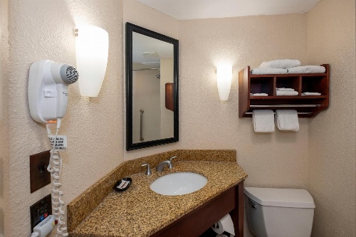 Red Roof Inn Meriden image 3